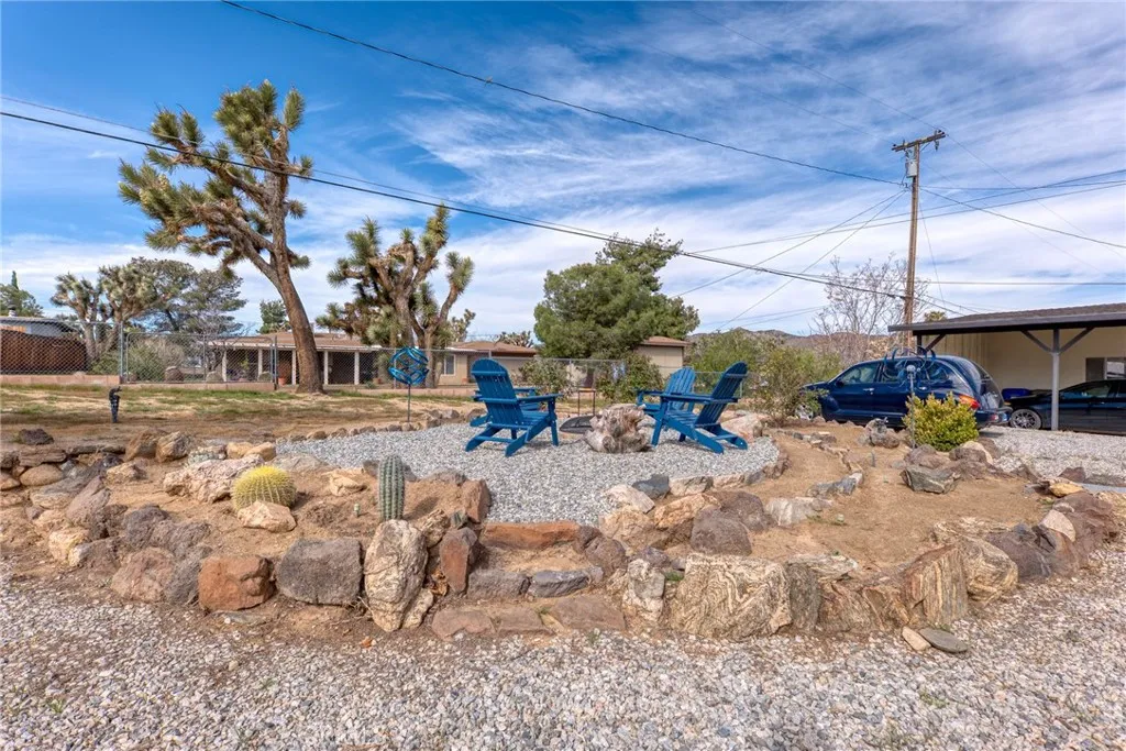 7432 Dumosa, Yucca Valley, California 92284 home-pic-20