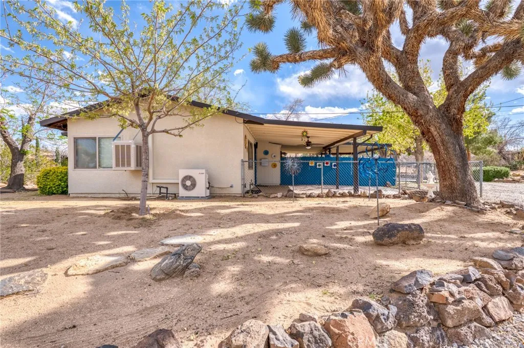 7432 Dumosa, Yucca Valley, California 92284 home-pic-46