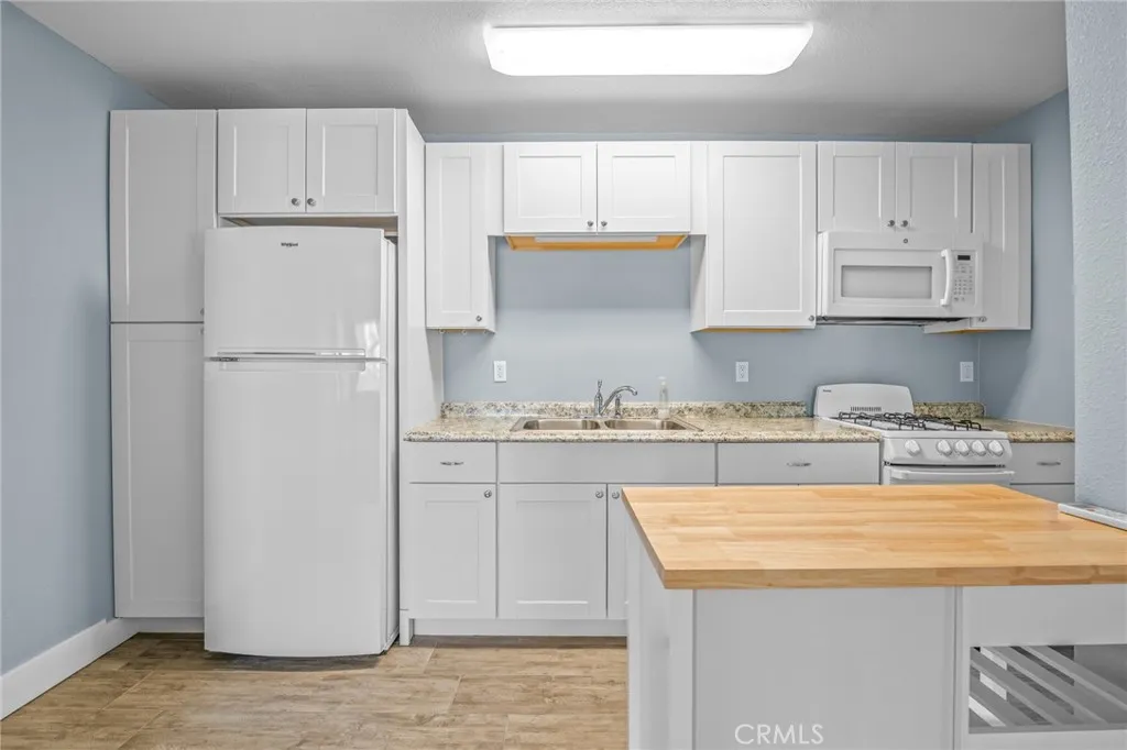 7432 Dumosa, Yucca Valley, California 92284 home-pic-37