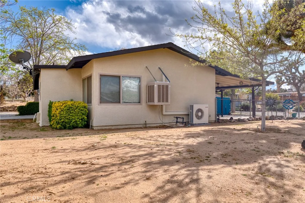 7432 Dumosa, Yucca Valley, California 92284 home-pic-47
