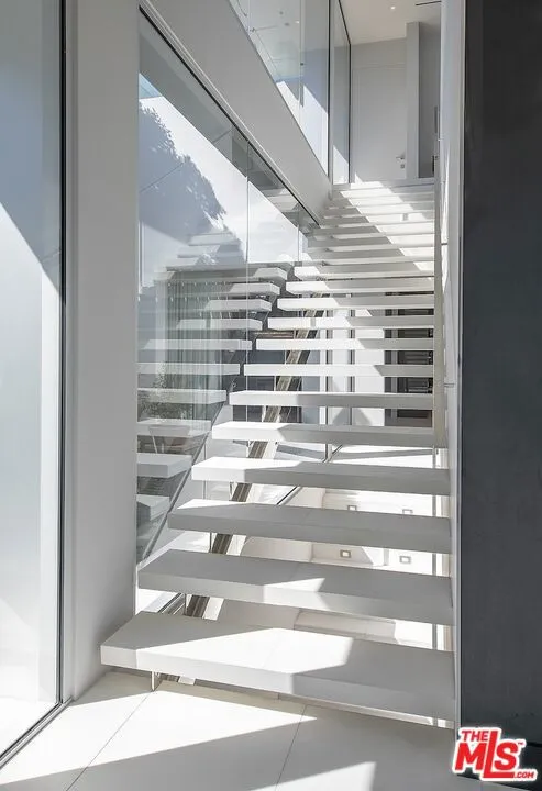 9150 Oriole Way, Los Angeles, California 90069 home-pic-20
