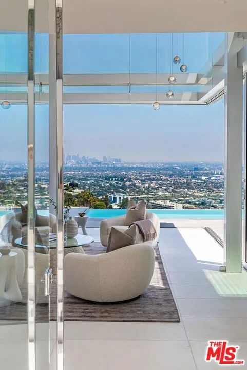 9150 Oriole Way, Los Angeles, California 90069 home-pic-10