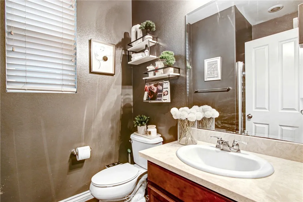 17582 Comfrey, San Bernardino, California 92407 home-pic-3