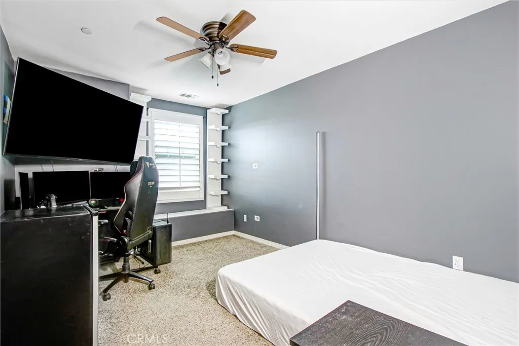 17582 Comfrey, San Bernardino, California 92407 home-pic-10