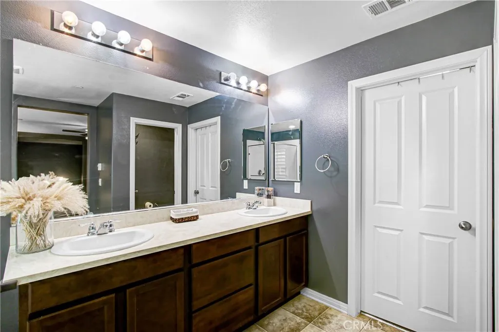 17582 Comfrey, San Bernardino, California 92407 home-pic-16