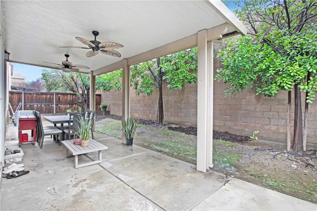 17582 Comfrey, San Bernardino, California 92407 home-pic-20