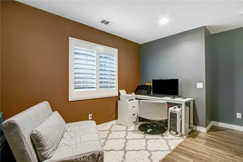 17582 Comfrey, San Bernardino, California 92407 home-pic-8