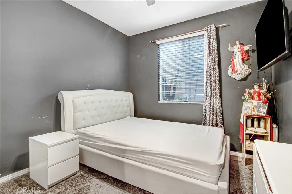 17582 Comfrey, San Bernardino, California 92407 home-pic-19