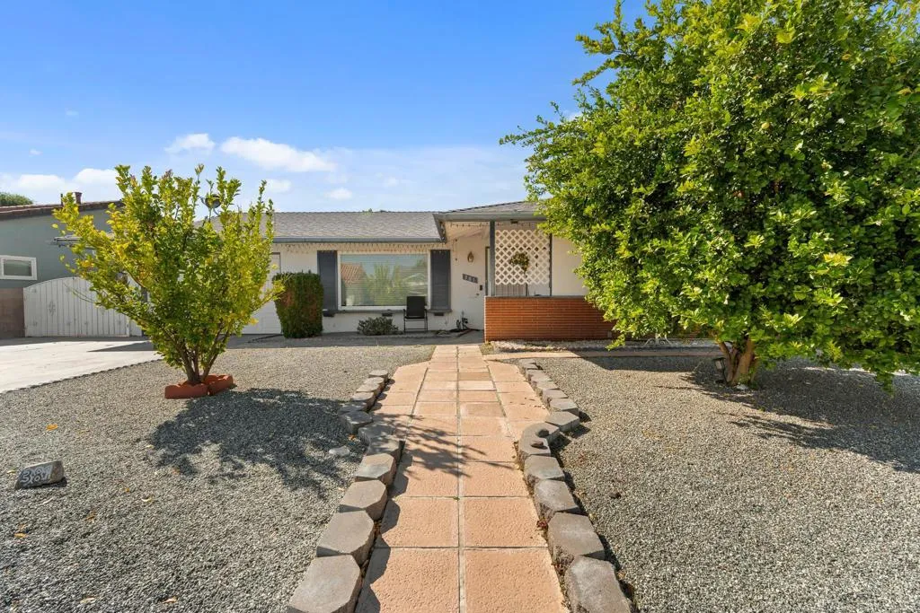 381 Olympia Way, Hemet, California 92543 home-pic-2