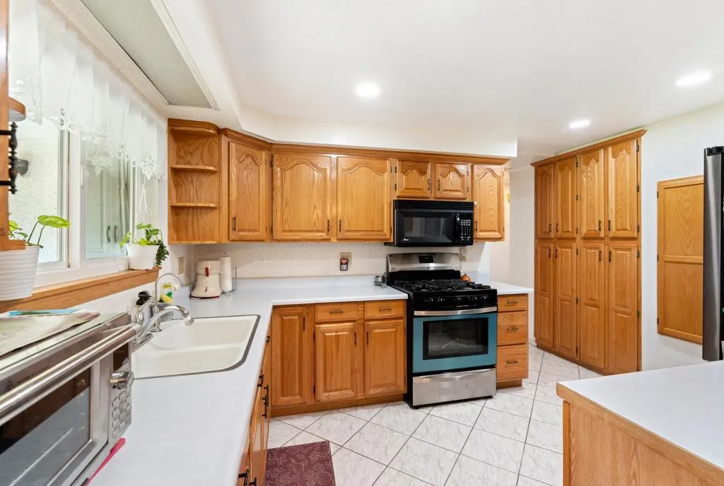 381 Olympia Way, Hemet, California 92543 home-pic-9