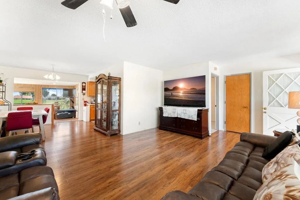 381 Olympia Way, Hemet, California 92543 home-pic-6