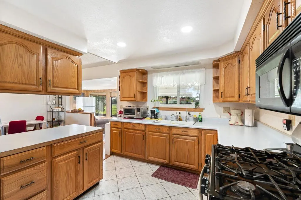 381 Olympia Way, Hemet, California 92543 home-pic-10