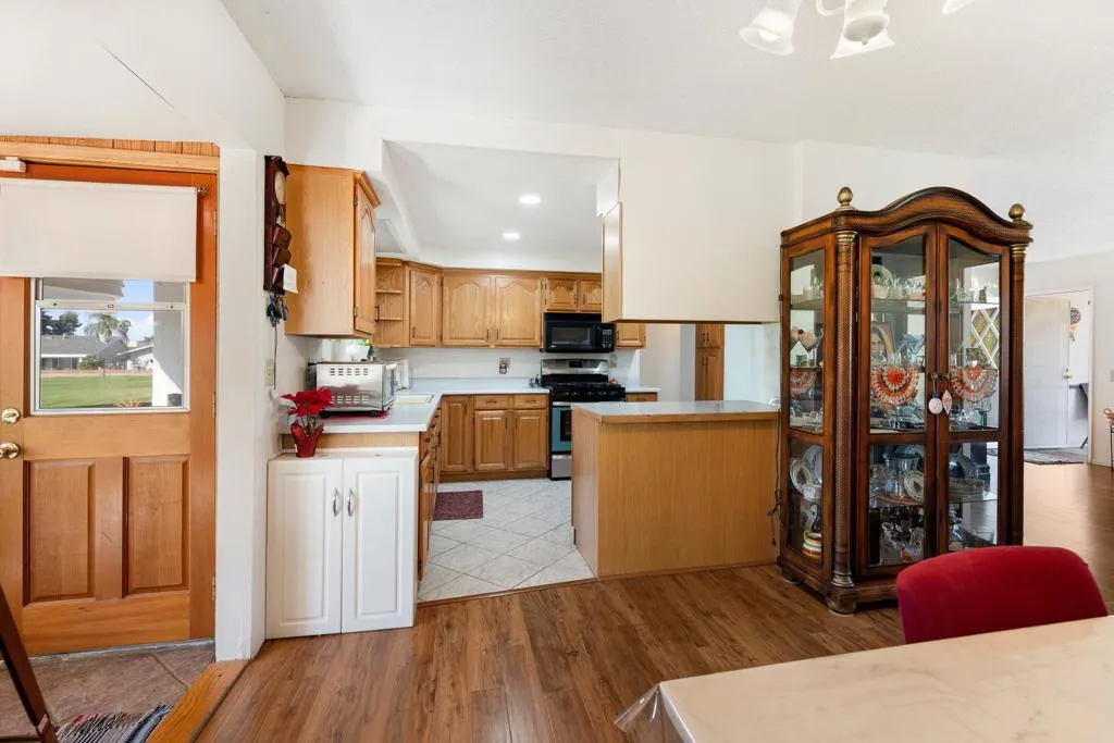 381 Olympia Way, Hemet, California 92543 home-pic-8