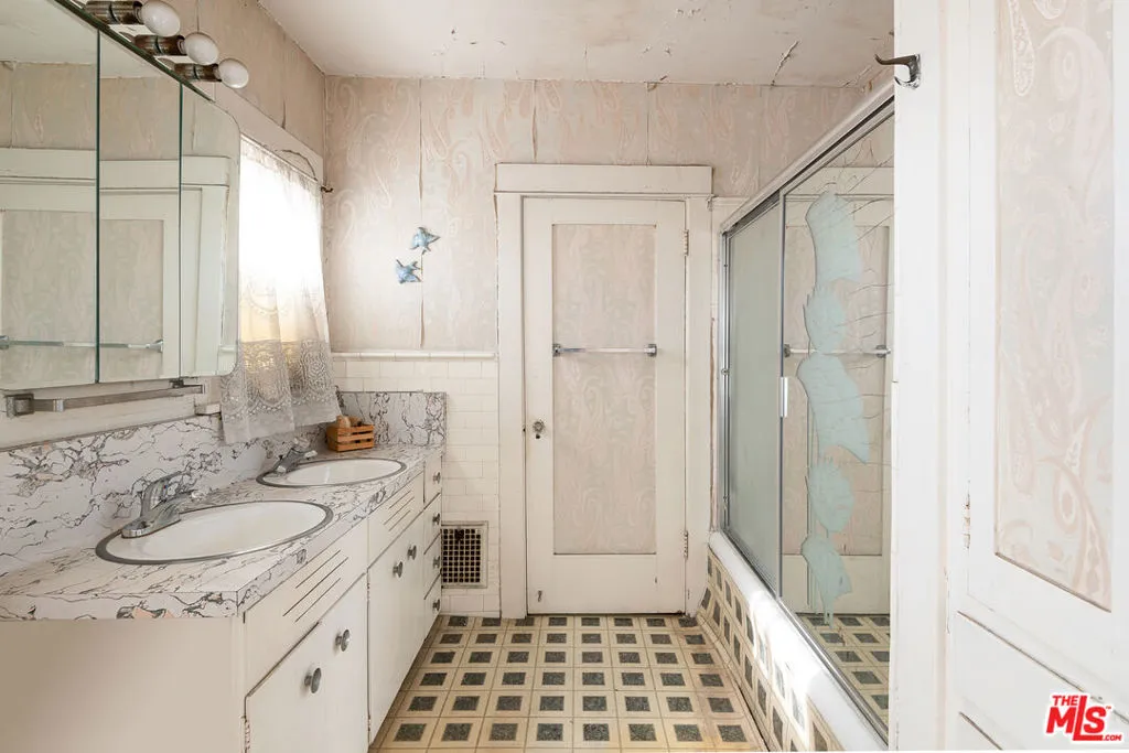 5231 Franklin Avenue, Los Angeles, California 90027 home-pic-19