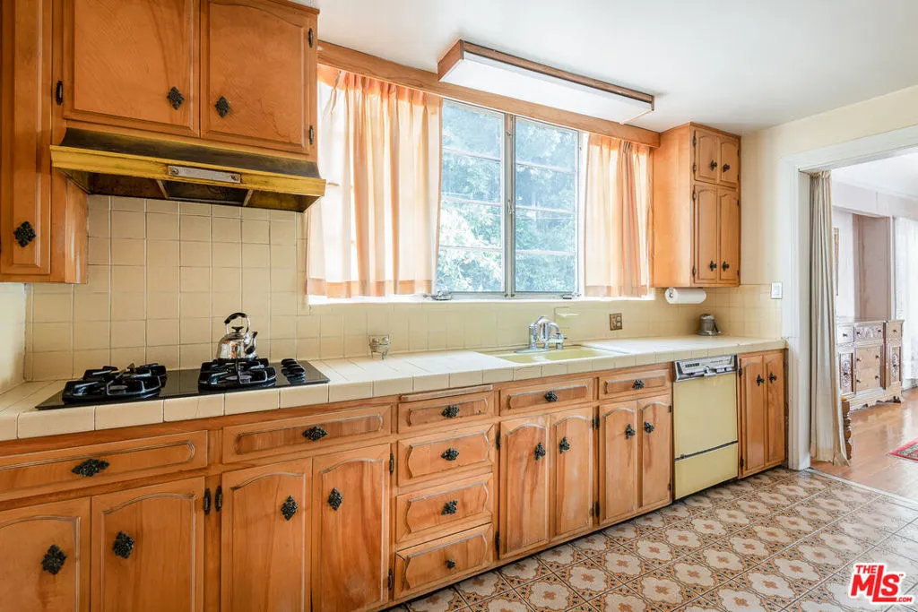 5231 Franklin Avenue, Los Angeles, California 90027 home-pic-12