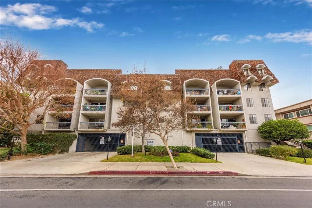 5339 Lindley Unit 207, Tarzana, California 91356 home-pic-1