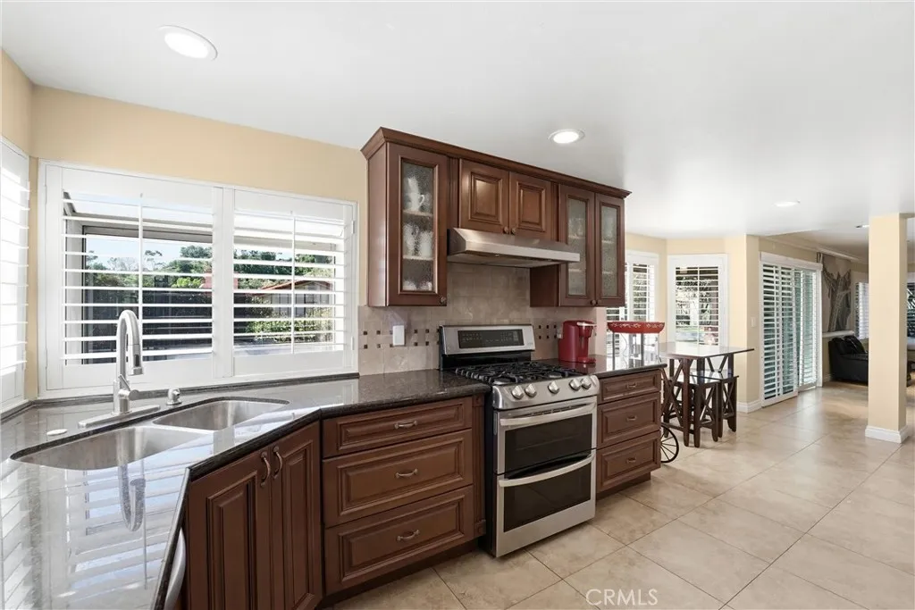 1709 La Mancha, Pomona, California 91768 home-pic-13