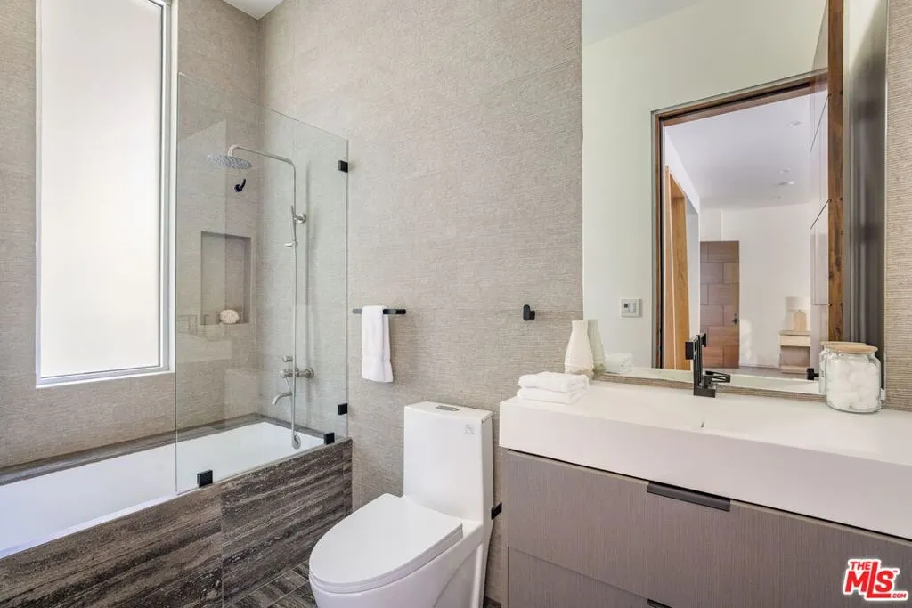 1116 Chantilly Road, Los Angeles, California 90077 home-pic-29