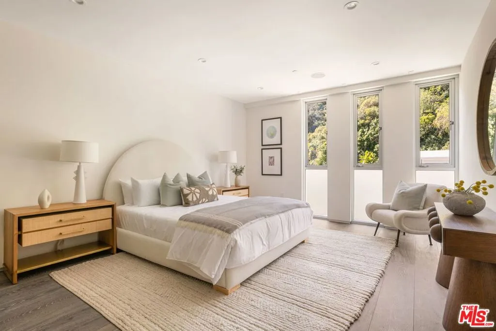 1116 Chantilly Road, Los Angeles, California 90077 home-pic-38