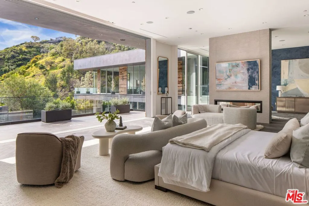 1116 Chantilly Road, Los Angeles, California 90077 home-pic-21
