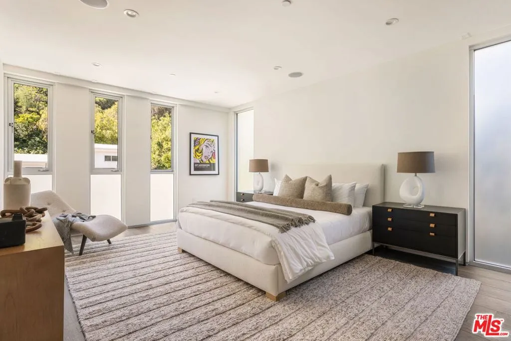 1116 Chantilly Road, Los Angeles, California 90077 home-pic-36