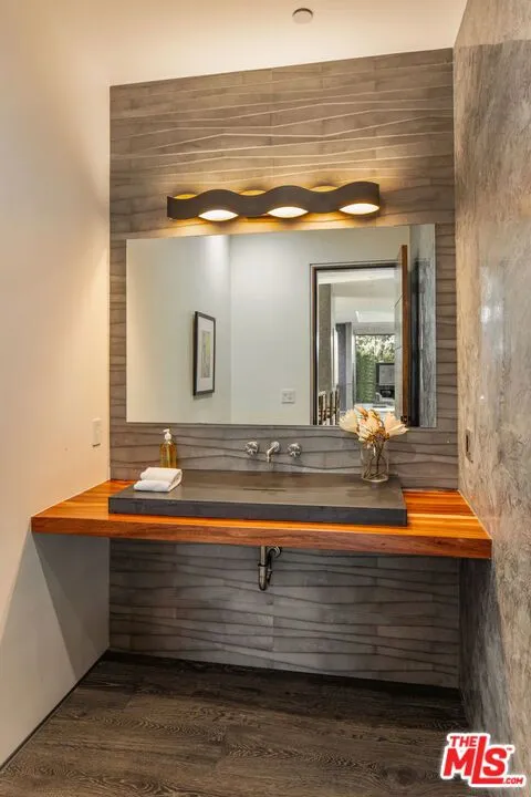 1116 Chantilly Road, Los Angeles, California 90077 home-pic-12