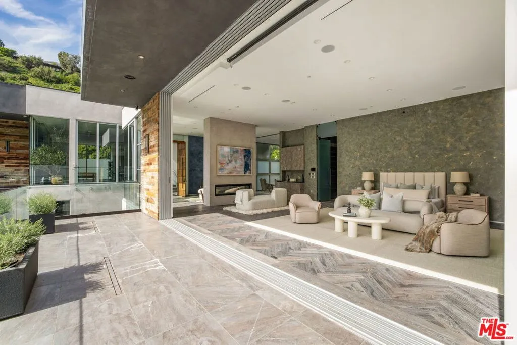 1116 Chantilly Road, Los Angeles, California 90077 home-pic-20