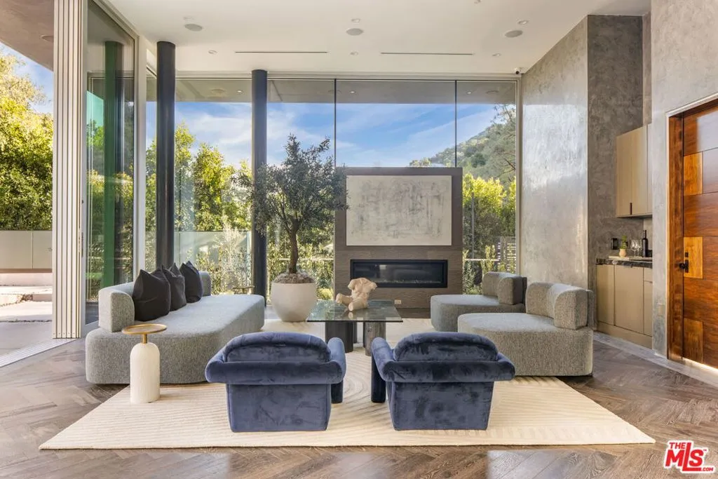 1116 Chantilly Road, Los Angeles, California 90077 home-pic-5