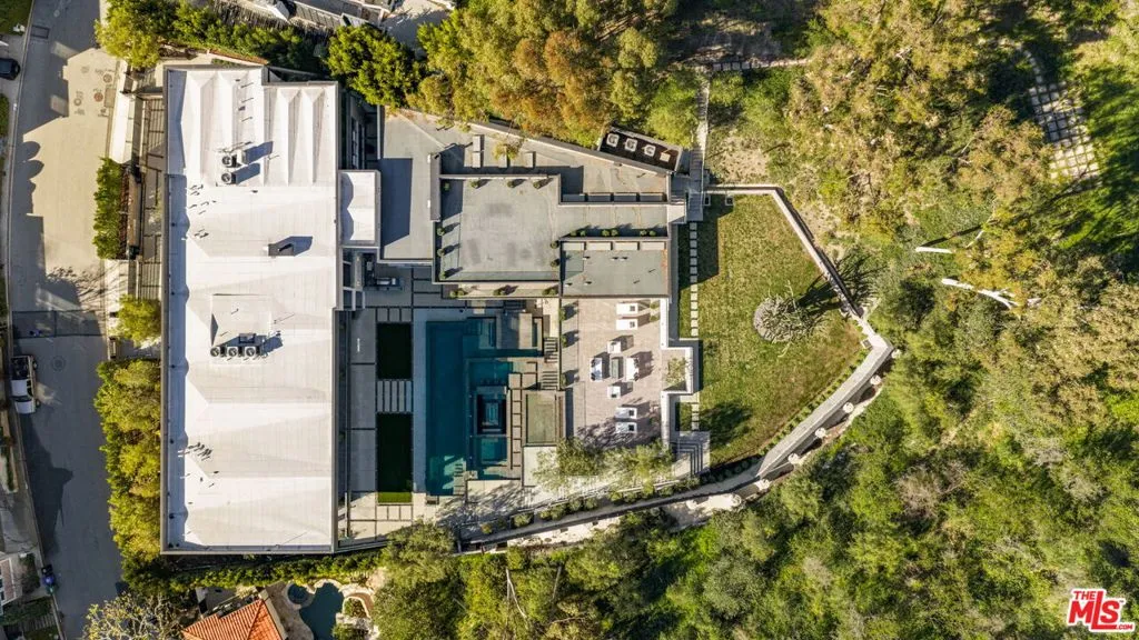 1116 Chantilly Road, Los Angeles, California 90077 home-pic-40