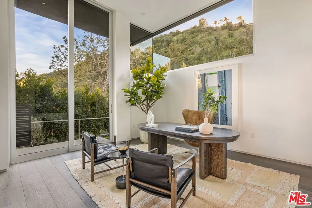 1116 Chantilly Road, Los Angeles, California 90077 home-pic-6