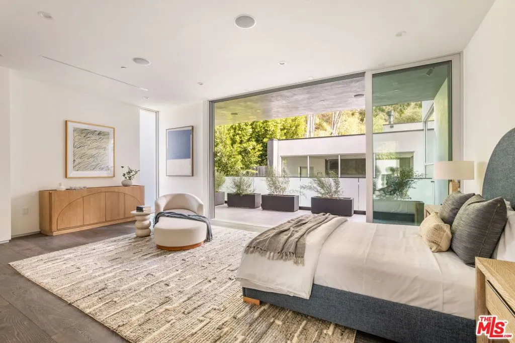 1116 Chantilly Road, Los Angeles, California 90077 home-pic-28