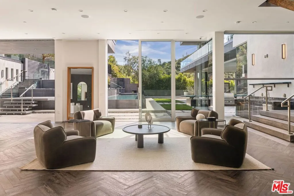 1116 Chantilly Road, Los Angeles, California 90077 home-pic-13