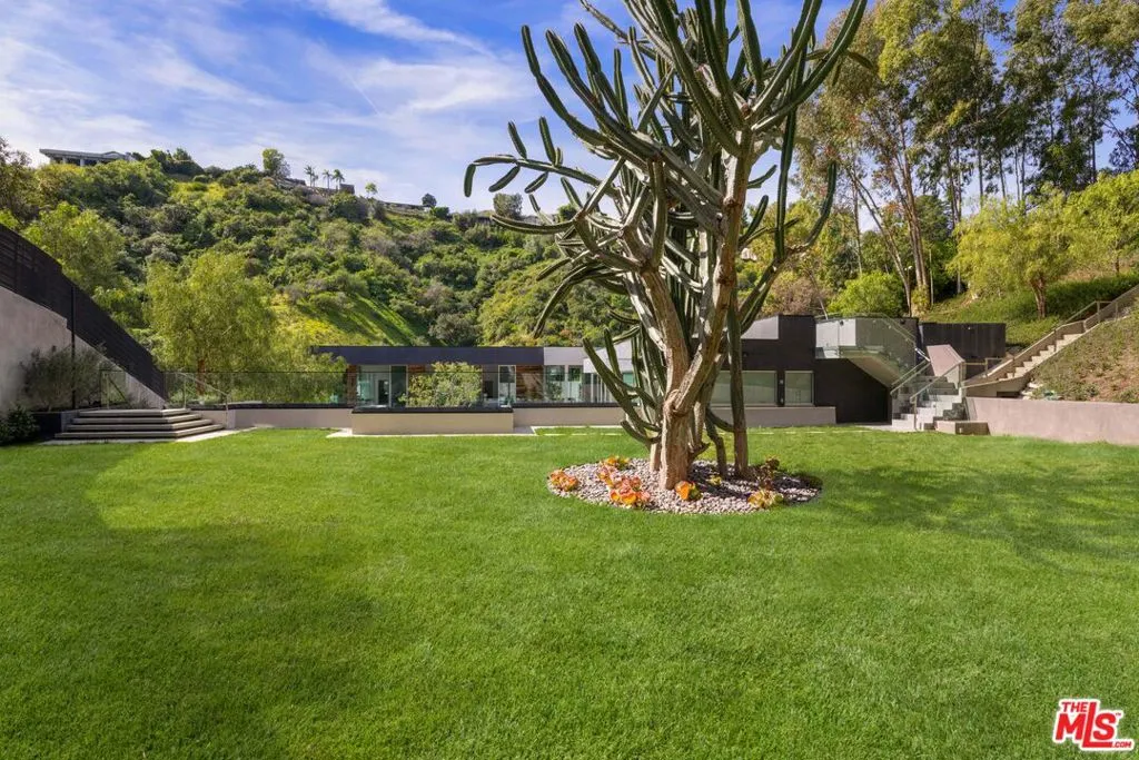 1116 Chantilly Road, Los Angeles, California 90077 home-pic-33