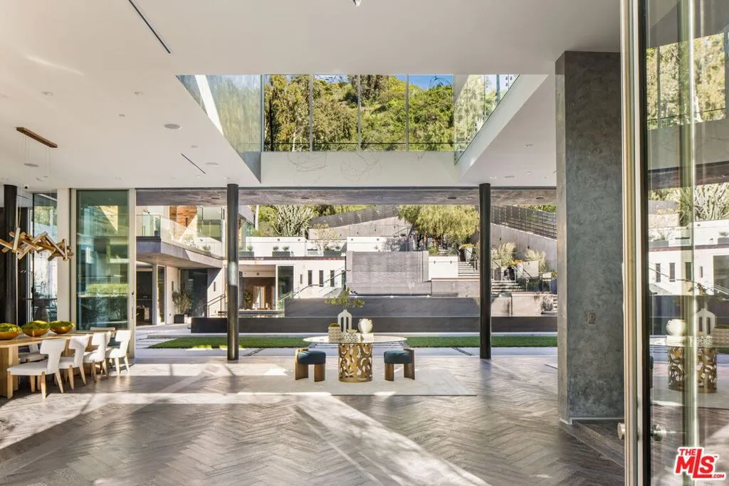 1116 Chantilly Road, Los Angeles, California 90077 home-pic-3