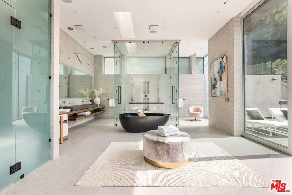 1116 Chantilly Road, Los Angeles, California 90077 home-pic-24