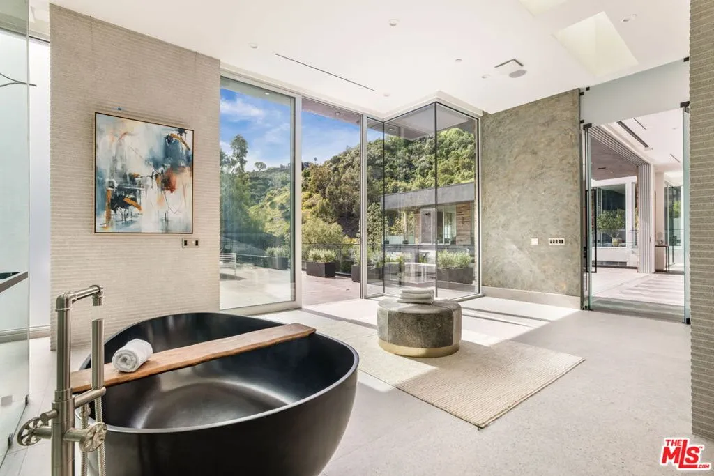 1116 Chantilly Road, Los Angeles, California 90077 home-pic-25