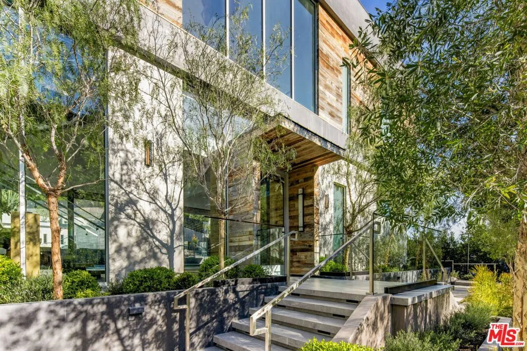 1116 Chantilly Road, Los Angeles, California 90077 home-pic-2