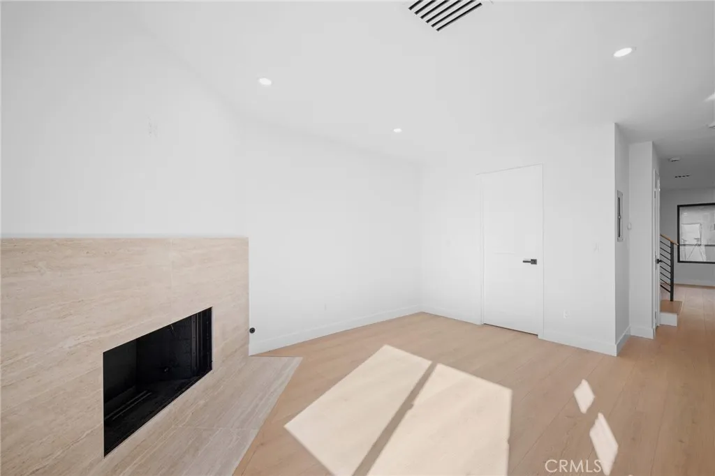 1162 Winchester Avenue K, Glendale, California 91201 home-pic-15