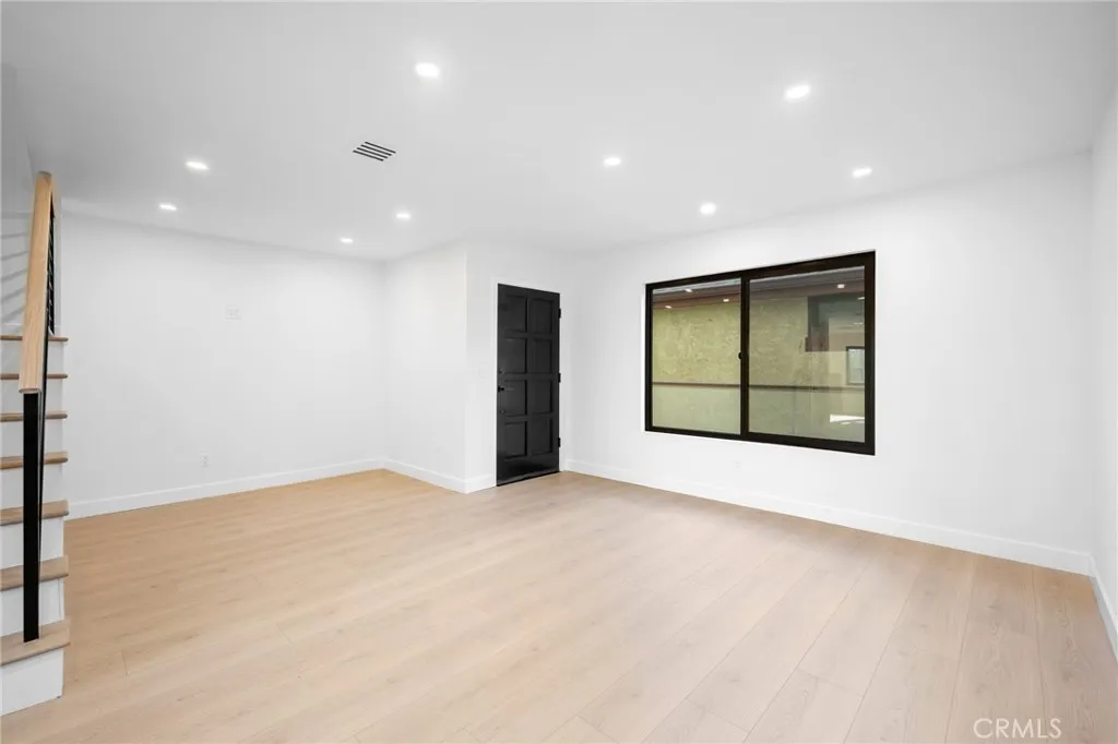 1162 Winchester Avenue K, Glendale, California 91201 home-pic-6