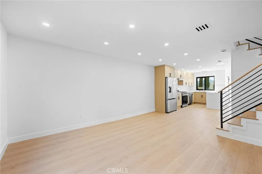 1162 Winchester Avenue K, Glendale, California 91201 home-pic-4