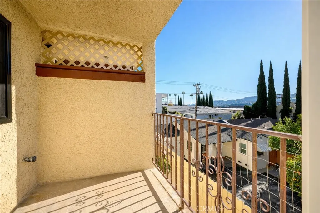 1162 Winchester Avenue K, Glendale, California 91201 home-pic-13