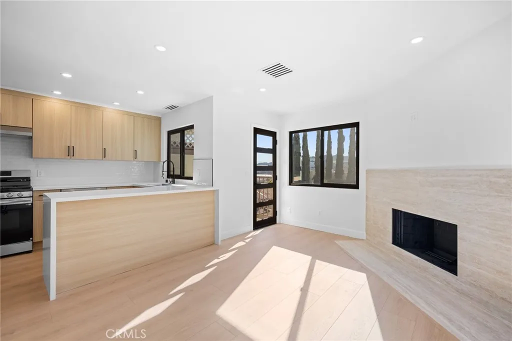 1162 Winchester Avenue K, Glendale, California 91201 home-pic-12