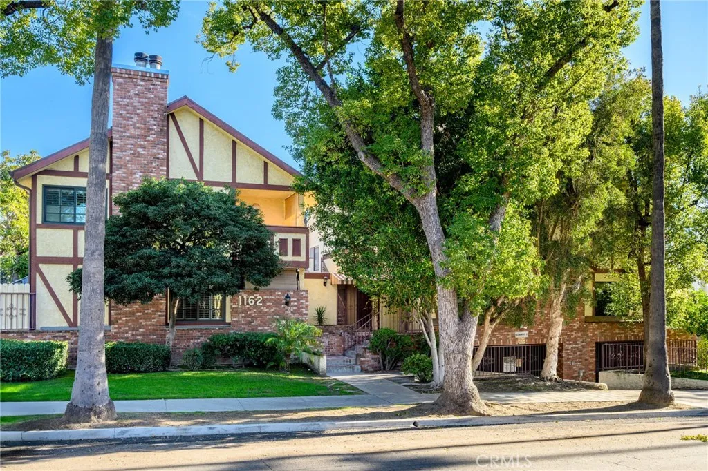 1162 Winchester Avenue K, Glendale, California 91201 home-pic-1