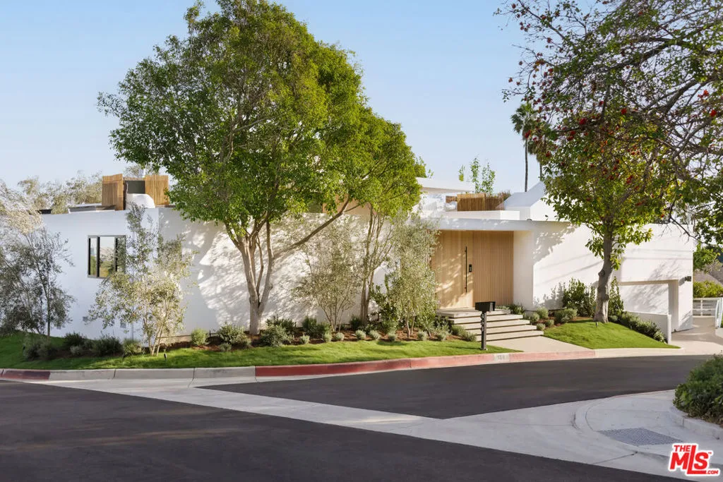 854 Glenmere Way, Los Angeles, California 90049 home-pic-2