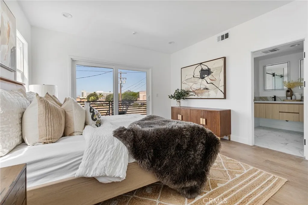 1014 W 223rd Street 1, Torrance, California 90502 home-pic-19
