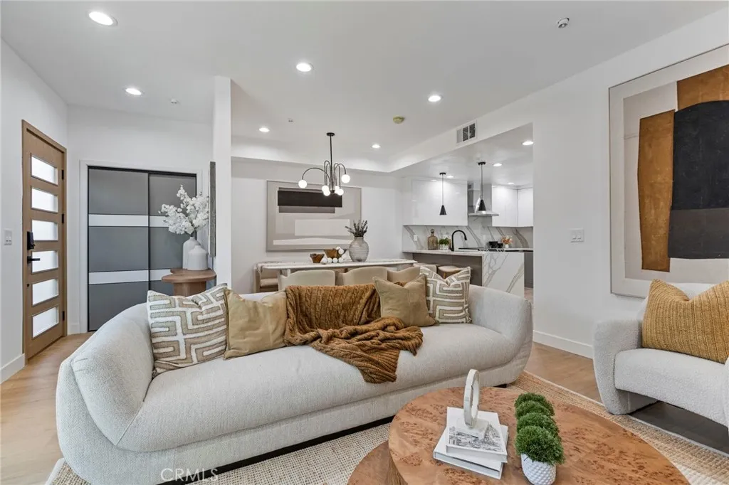 1014 W 223rd Street 1, Torrance, California 90502 home-pic-4