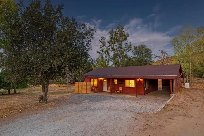 2 bedroom / 1 bathroom Guest House