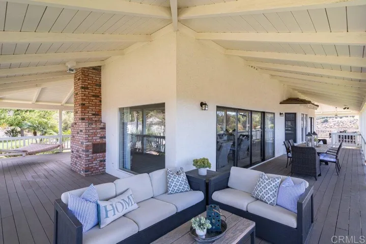 Outdoor living, patios & deck