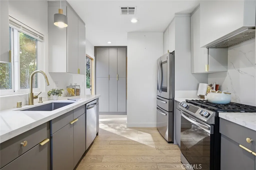 2491 Ivan Hill Terrace, Los Angeles, California 90039 home-pic-10