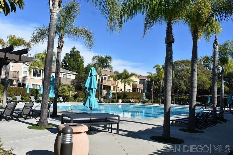 1437 Caminito Sicilia, Chula Vista, California 91915 home-pic-46